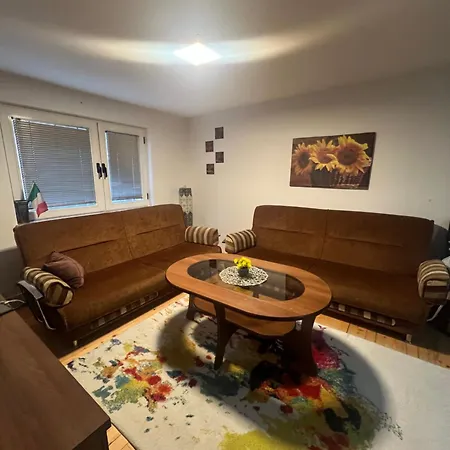 Sunny Side Apartment *